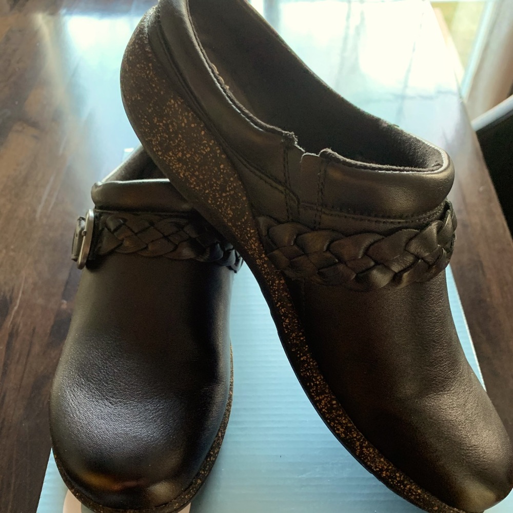 The ultimate ladies clog - “Libby” by Aetrex - Size 40 (9) - style & comfort!